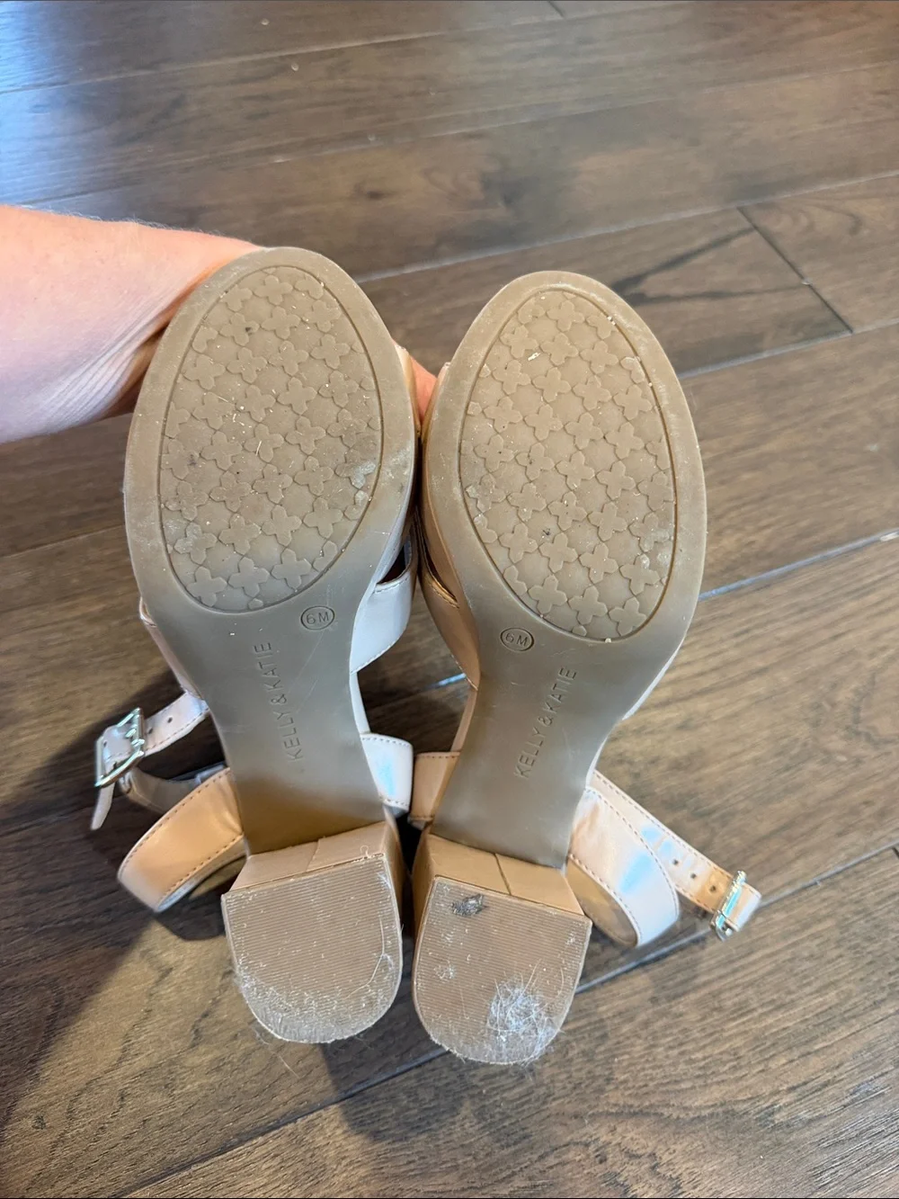 Kelly & Katie Liliena Sandal Size 6 in Tan - C33-070